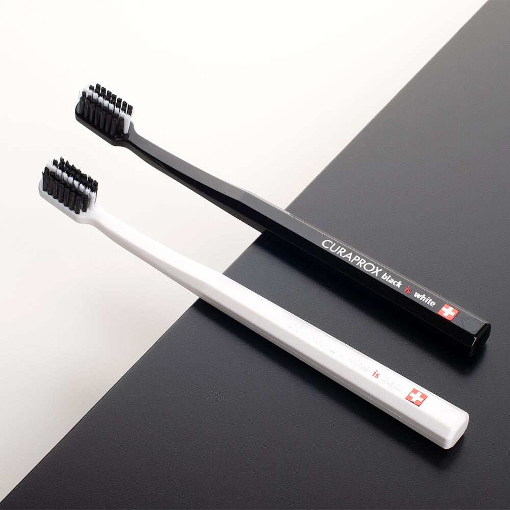 Pack-Cepillos-Curaprox-White-Is-Black-Paquete-X-2-Blanco-Y-Negro-imagen-2