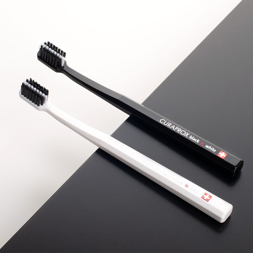 Pack-Cepillos-Curaprox-White-Is-Black-Paquete-X-2-Blanco-Y-Negro-imagen-2